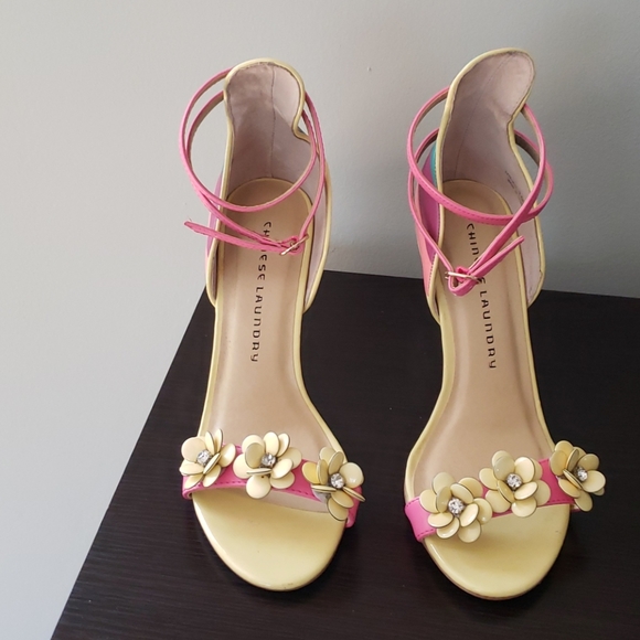 chinese laundry flower heeled sandal